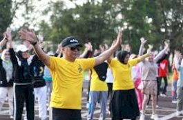 Wabup Barru Bareng Ketua PKK Barru Ikuti Kegiatan Senam Sehat