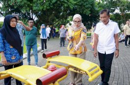 Sejumlah Fasilitas Di Alun-Alun Barru Mulai Dibenahi