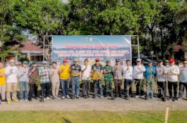 Peringati Hari Bumi Sedunia, Bupati Barru Tanam Pohon di Alun-Alun