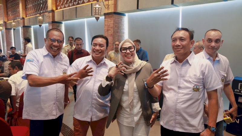 Andi Ina Kartika Hadiri Kongres IKA SMANSA Makassar