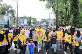 Bupati Barru Lepas Peserta Jalan Santai, Ribuan Masyarakat Antusias Hadir
