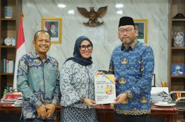 Bupati Barru Andi Ina Kartika Sari Kunjungi Kantor Kemensos