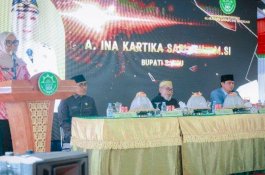 Bupati Barru Andi Ina Kartika Hadiri Acara Penamatan Santri DDI Takkalasi