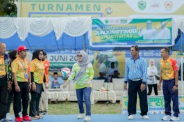 Bupati Barru Resmi Buka Turnamen Bola Voli Bupati Cup II, Kenang Jejak Sang Ibu Atlet Nasional