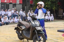 Asmo Sulsel Tegaskan Pentingnya Keselamatan Berkendara Lewat Edukasi di SMKN 4 Makassar