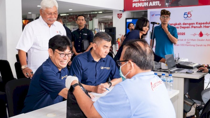 Dalam rangka HUT ke55 tahun Management ikut dalam kegiatan Donor Darah