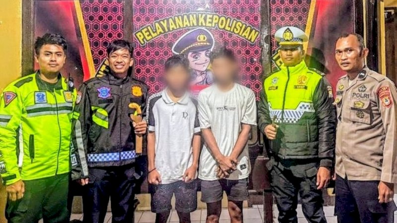 Satlantas Polres Wajo Amankan 2 Pemuda Bawa Sajam