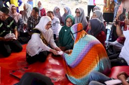 Bunda PAUD Parepare Serahkan Bantuan untuk Korban Kebakaran di Jalan Laupe