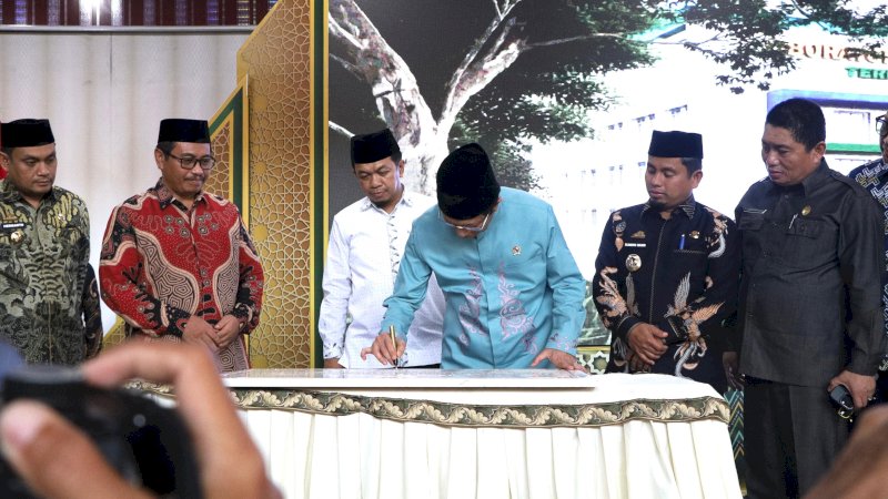 Tasming Hamid Dampingi Menag RI Resmikan gedung Laboratorium Terpadu IAIN Parepare 