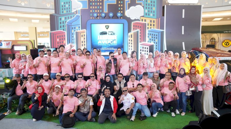Peserta dan pengurus AVOCE