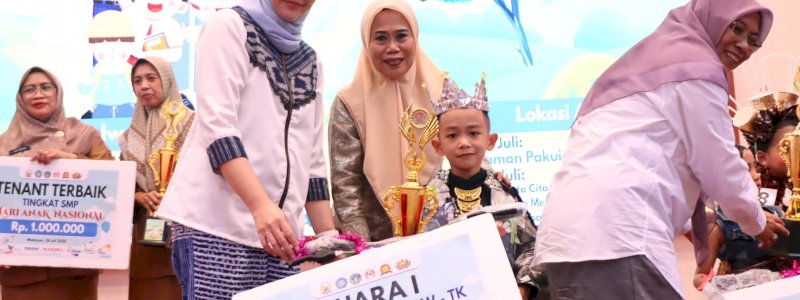 Ketua PKK Parepare Bangga, Fatih Rizqi Mubarak Juara Fashion Show TK di HAN Provinsi