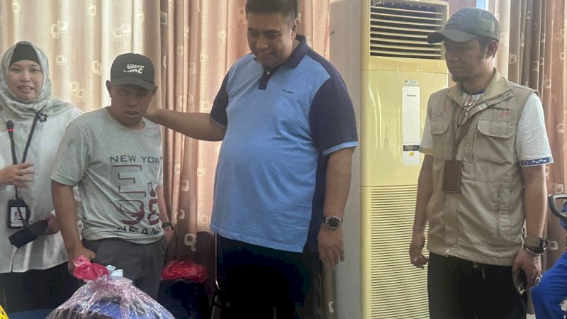 Bersama Bupati Chaidir Syam, Kemensos Salurkan Bantuan ATENSI untuk Anak-anak Maros