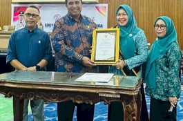 Bupati Maros Luncurkan Gerakan Ibu Membacakan Buku Pada Anak di Rakor Bunda PAUD