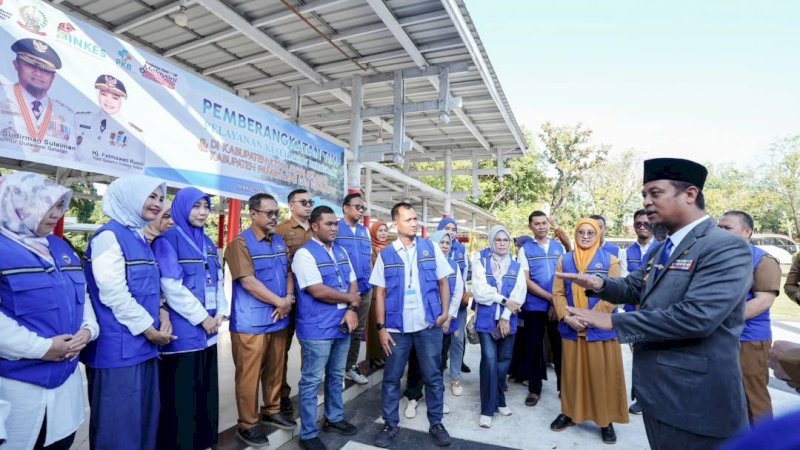 Kirim Puluhan Tenaga Medis, Gubernur Lepas Tim Pelayanan Kesehatan Bergerak ke Pulau Pangkep dan Selayar