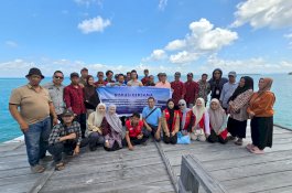 Personil Ditintelkam Polda Sulsel Edukasi Nelayan Pesisir dan Kepulauan Sinjai Terkait Ekosistem Laut