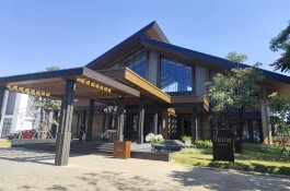 Plataran Makassar resmi dibuka 8 Agustus 2025 di Summarecon Mutiara Makassar, menghadirkan Next Level Indonesian Hospitality dengan fasilitas MICE berkelas dunia dan cita rasa Nusantara khas Bugis-Makassar.