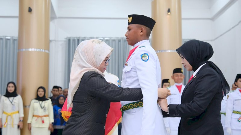 Bupati Husniah Kukuhkan 70 Anggota Paskibraka Gowa