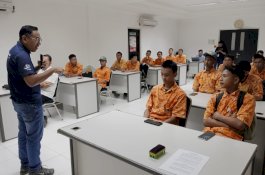 Asmo Sulsel Sambut Kunjungan Industri SMKN 10 Makassar dan Distribusikan Siswa PKL ke 9 AHASS