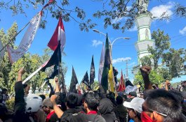Buntut Kenaikan PBB, Ribuan Pengunjuk Rasa Melakukan Aksi di Depan Kantor Bupati Bone