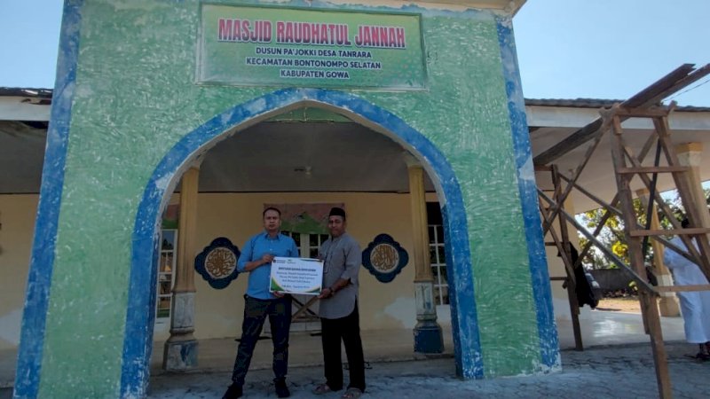 Pegadaian serahkan bantuan renovasi masjid Raudhatul Jannah,Gowa