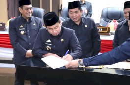 Tiga Ranperda Disahkan, Tasming Hamid Sebut Persembahan Terbaik Pemkot dan DPRD untuk Masyarakat Parepare