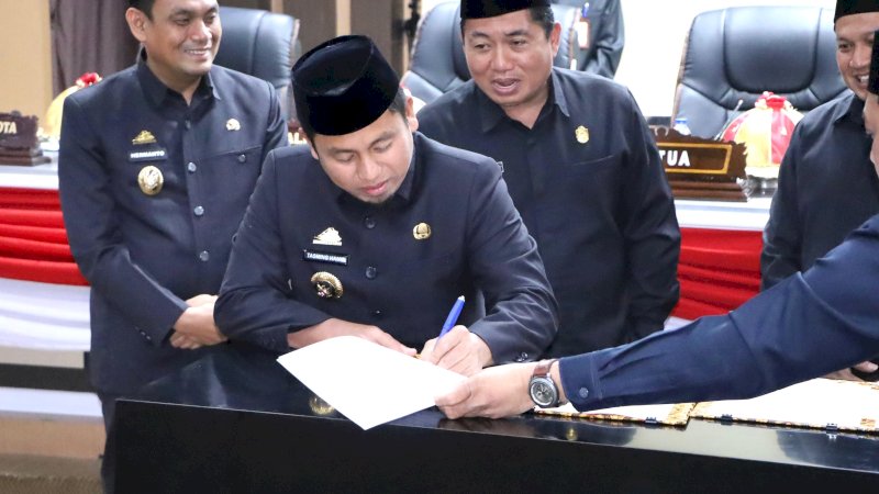Tiga Ranperda Disahkan, Tasming Hamid Sebut Persembahan Terbaik Pemkot dan DPRD untuk Masyarakat Parepare