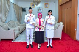 Dua Paskibraka Nasional Asal Sulsel Terima Tabungan Pendidikan dari Wagub Fatmawati