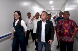 Wamen HAM Kunjungi Korban Demo Rusuh Makassar, Pastikan Pemerintah Tanggung Biaya Pengobatan