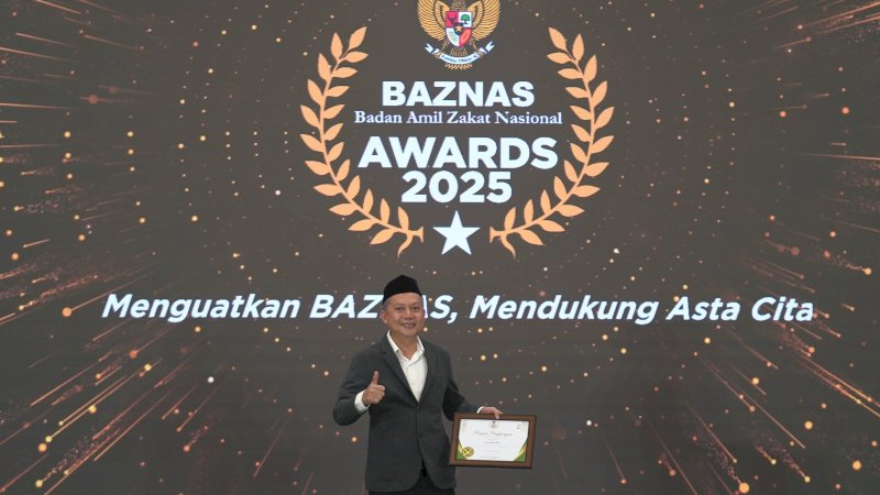 
 Direktir Eksekutif LAZ Hadji Kalla, Mohammad Zuhair, menerima penghargaan BAZNAS Awards 2025 dalam Rapat Koordinasi Nasional (Rakornas) BAZNAS RI yang digelar di Jakarta, Kamis (28/8/2025) lalu.