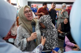 Bupati Gowa Serahkan Bantuan Kearifan Lokal Rp50 Juta dari Kemensos RI