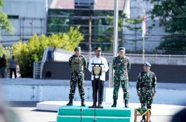 Ucapan Terimakasih Gubernur Andi Sudirman TNI Jaga Sulsel Tetap Kondusif