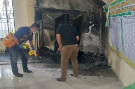 OTK Bakar Lemari Mukena di Masjid Al-Mujahidin
