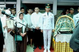 Gubernur Sulsel Lepas Jenazah Mantan Sekprov Mappatoeroeng Parawansa