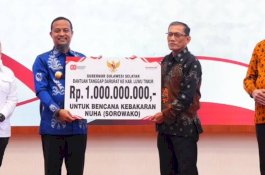 Gubernur Sulsel Serahkan Bantuan Rp1 Miliar untuk Korban Kebakaran di Sorowako