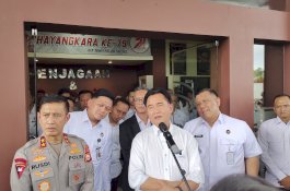 Menko Hukum dan HAM Temui Tersangka Demo Anarkis di Makassar