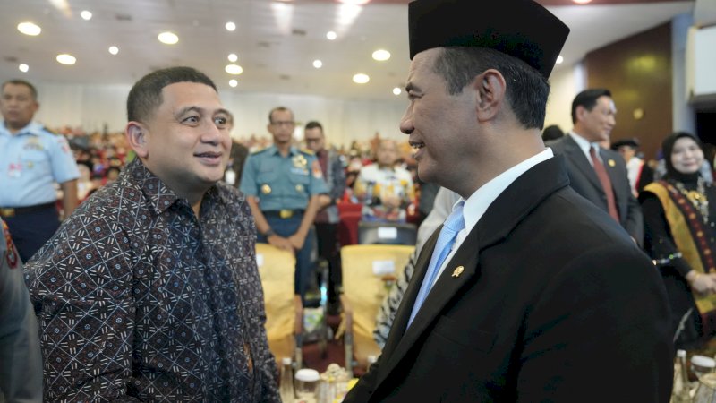 Wali Kota Makassar Munafri Arifuddin dan Menteri Pertanian Andi Amran Sulaiman aat menghadiri dies natalis Unhas Makassar. 