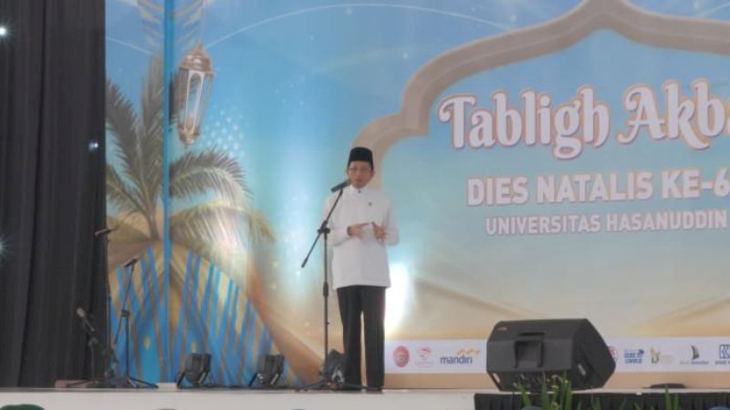 Menteri Agama Republik Indonesia Prof Dr KH. Nasaruddin Umar mengisi tabligh akbar di GOR JK Arenatorium, Kampus Unhas Tamalanrea, Makassar, Sabtu (13/9/2025)