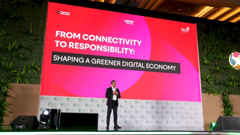 Wakil Direktur Utama Telkom Indonesia Muhammad Awaluddin saat menyampaikan paparan pada acara Katadata Sustainability Action for the Future Economy (SAFE) 2025 yang digelar pada Kamis (11/9).