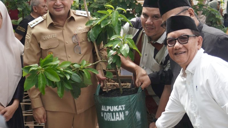 MAKASSAR – Bukit Baruga bersama Pemerintah Kota Makassar meluncurkan program Baruga Urban Farming