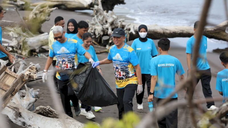 Poltekpar Makassar gelar aksi peduli lingkungan bertajuk Gerakan Wisata Bersih.