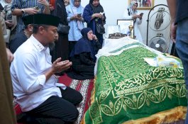 Gubernur Andi Sudirman Sampaikan Duka Cita Wafatnya Prof Paturungi Parawansa