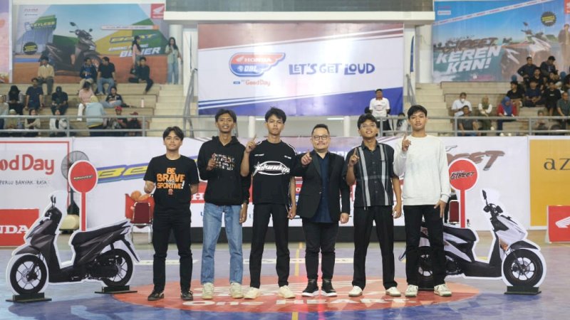 Ajang kompetisi basket pelajar Honda DBL terbesar di Indonesia ini menghadirkan antusiasme ribuan penonton dan menjadi momentum penting bagi Astra Motor dalam memperkuat kedekatan dengan generasi muda Sulawesi Selatan
