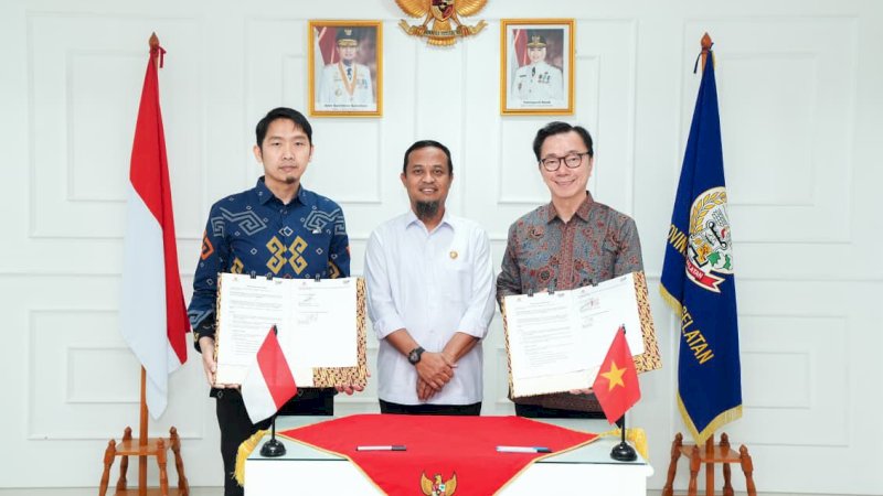 BUMD Sulsel Teken MoU Dengan Perusahaan Vietnam untuk PLTS Skala Besar