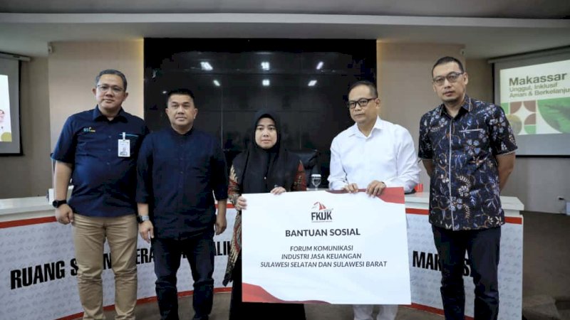 Pemerintah Kota (Pemkot) Makassar bersama Forum Komunikasi Industri Jasa Keuangan (FKIJK) Sulselbar menyalurkan bantuan sosial kepada keluarga korban kerusuhan aksi demonstrasi di Kantor DPRD Makassar, Jumat (29/8) lalu.