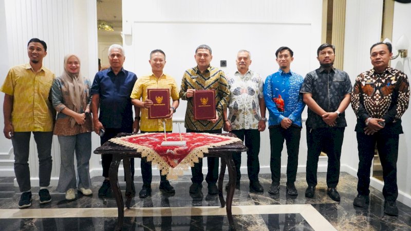 MoU ditandatangani langsung oleh Wali Kota Makassar, Munafri Arifuddin, bersama Chief Executive Officer KALLA Land & Property, Ricky Theodores, dan turut disaksikan Kepala Dinas Lingkungan Hidup (DLH) Helmy Budiman. Dari pihak Bukit Baruga hadir Chief Operating Officer KALLA Land, M. Natsir Mardan, beserta jajaran manajemen.