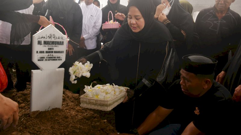 Ribuan Pelayat Iringi Pemakaman Ibunda Wagub Sulsel di Sidrap 