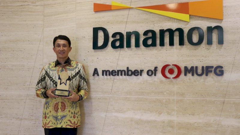 D. Ejima, Direktur Utama Danamon, mendapatkan penghargaan The Most Committed GRC Leader 2025 pada ajang Top GRC Awards 2025, atas komitmennya dalam penerapan tata kelola perusahaan, manajemen risiko, dan kepatuhan (governance, risk, and compliance/GRC) yang baik. Dalam ajang ini, Danamon menerima penghargaan TOP GRC Awards 4 Star (Very Good), dan Direktur Utama Danamon, D. Ejima, menerima penghargaan The Most 