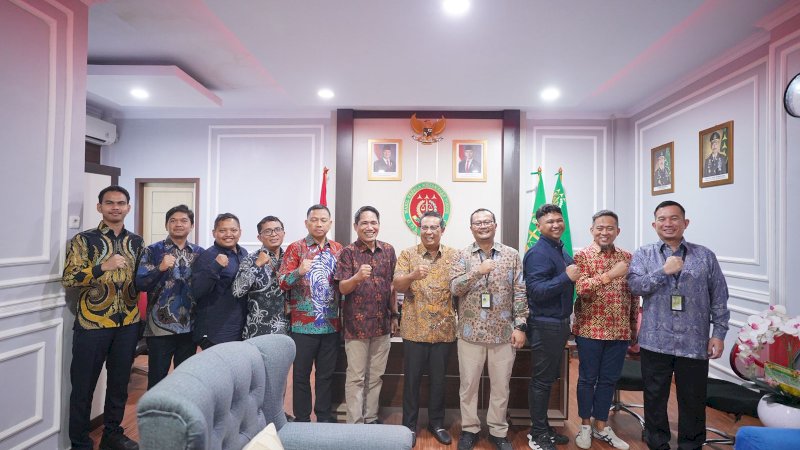 Executive General Manager Pertamina Patra Niaga Sulawesi, Fanda Chrismianto, bersama jajaran manajemen ke Kejaksaan Tinggi Gorontalo, yang disambut langsung oleh Wakil Kepala Kejati Gorontalo, Edi Handojo, S.H., M.H., beserta jajaran