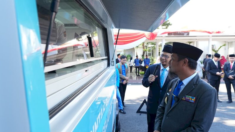 Gubernur Andi Sudirman Luncurkan Mesin Pencetak KTP Mobile Pertama di Sulsel