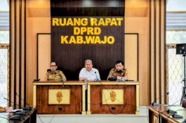 Penuh Haru, Sainal Hayat Akhiri 27 Tahun Pengabdian di DPRD Wajo